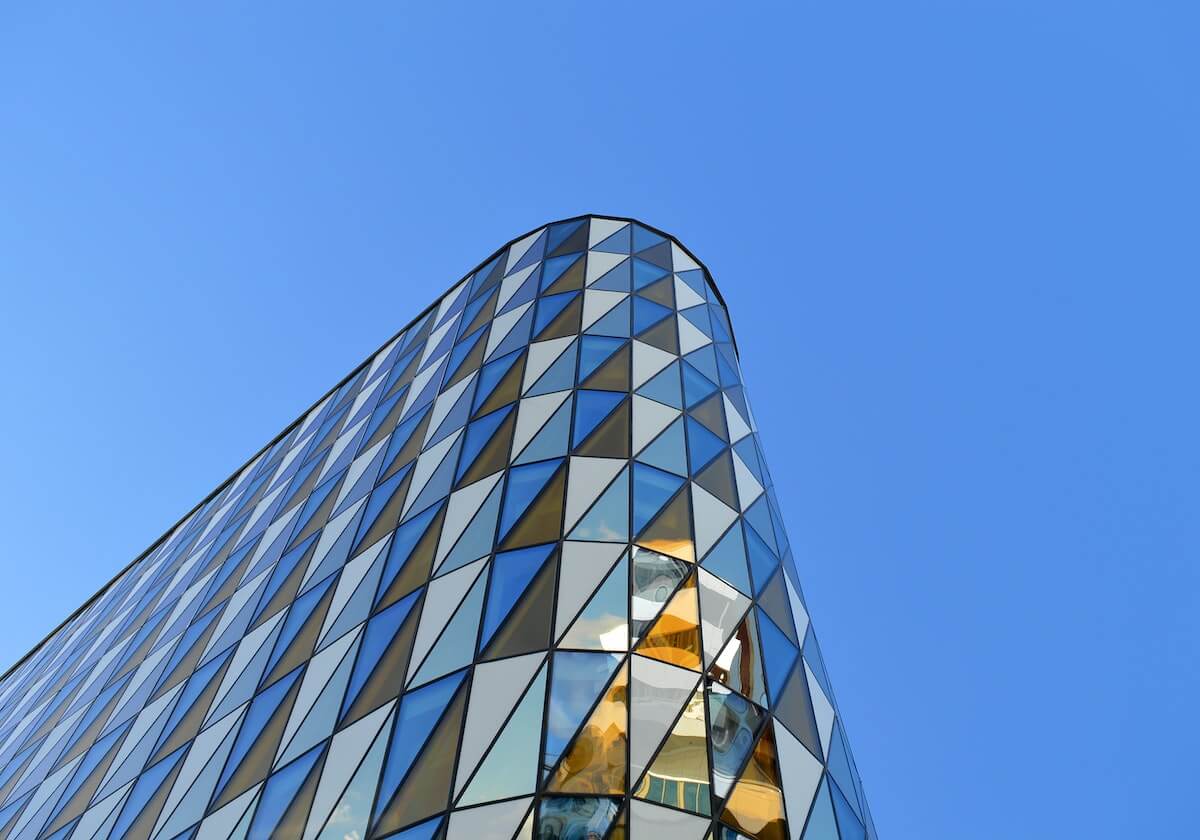 中欧体育-这球可惜了！苗润东任意球击中横梁又中柱