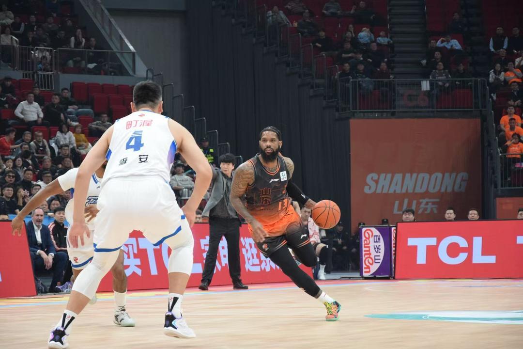 中欧体育-高速男篮109:82大胜宁波,以八连胜收官临沂赛区赛事
