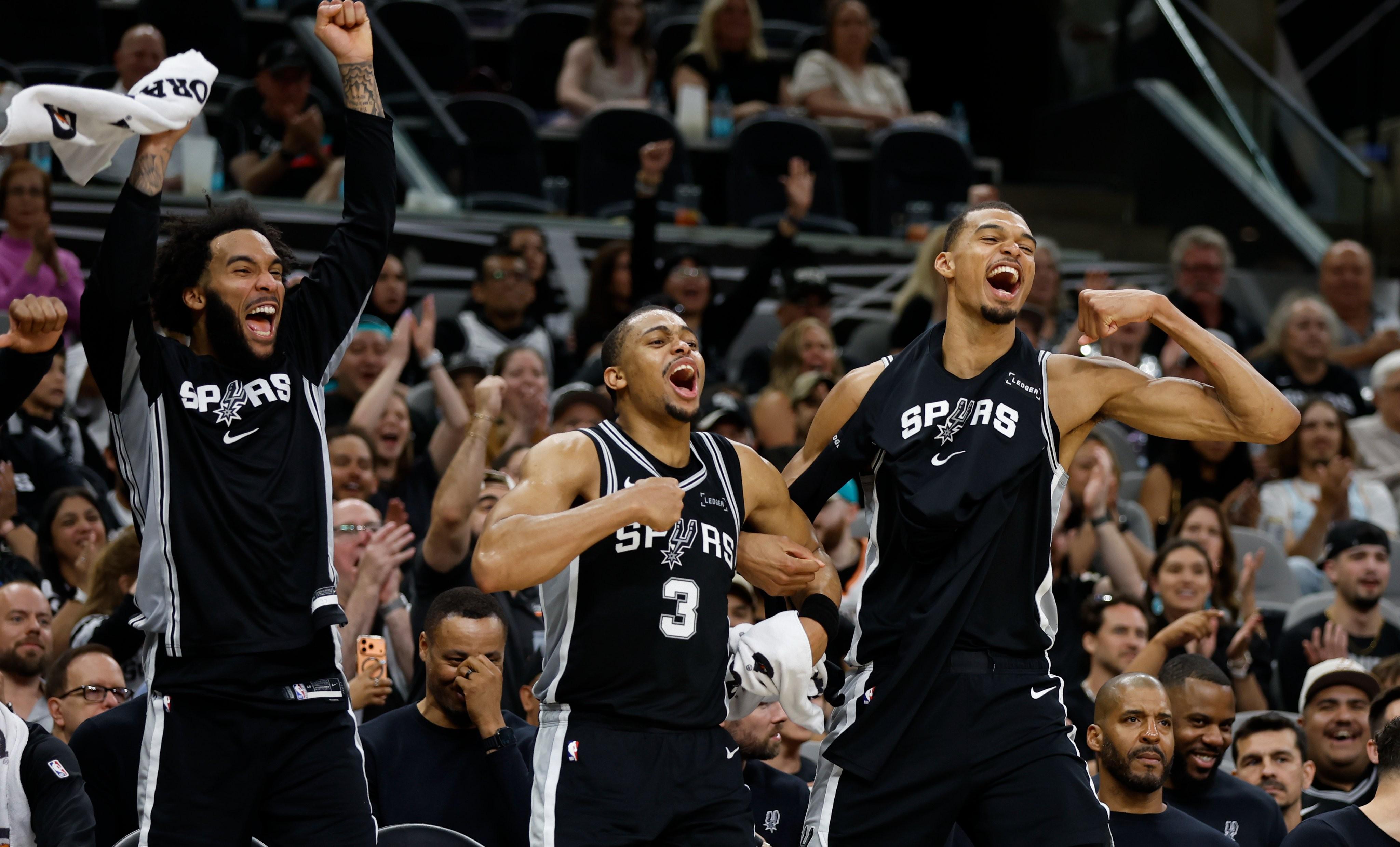 ZO SPORTS-马刺常规赛数据：62胜20负西部第二，时隔7年重返季后赛